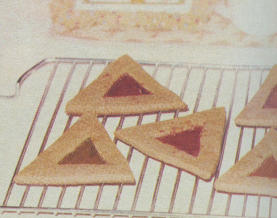 Triangles are the essential elements in making a gingerbread dome.